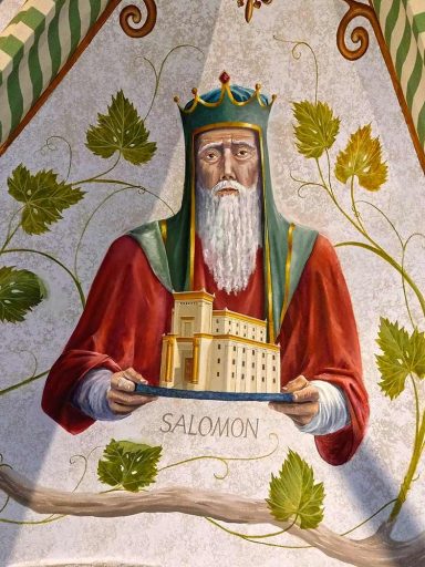 Das Deckengewölbe mit 4 ausgewählten Königen - hier Salomon