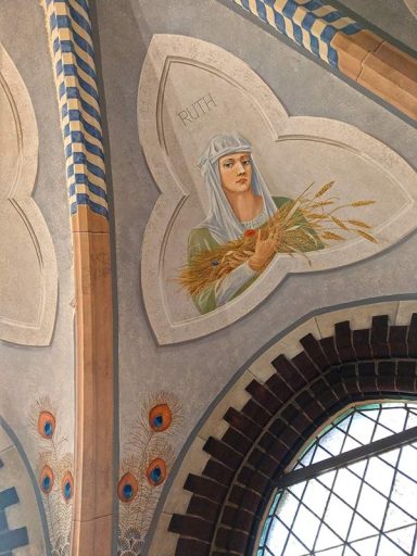 Hier sind vier Frauen aus dem Alten Testament mit ihren Attributen dargestellt